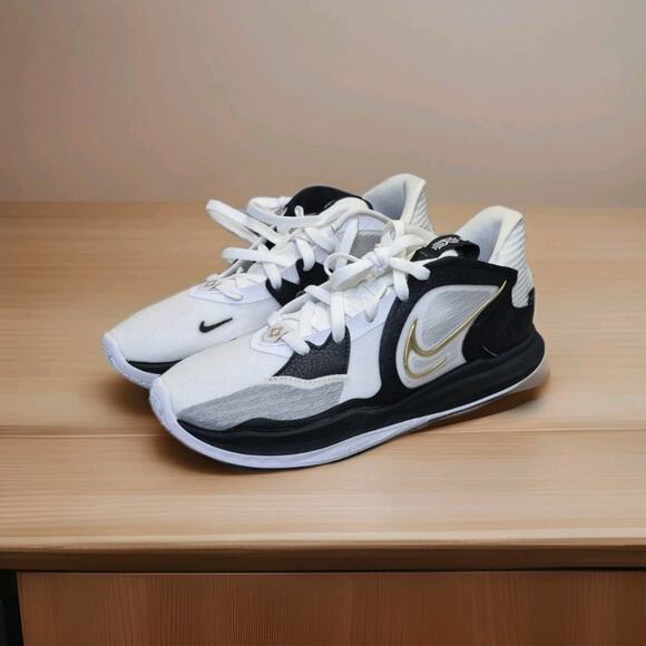 Nike Kyrie Low Basketball Shoes White Gold DJ6012-101 Men's Size